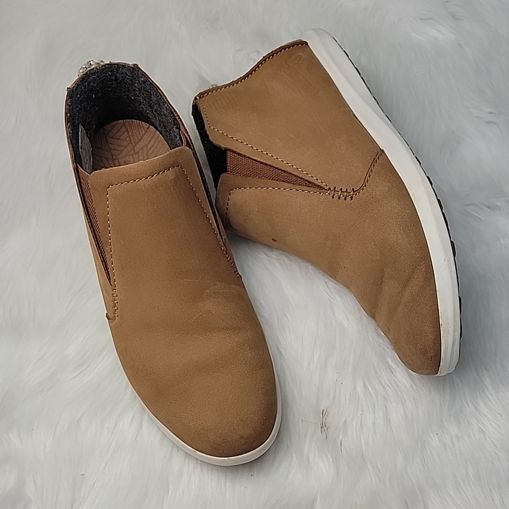 OLUKAI Hawai‘iloa Manu Hope Fox Nubuck Leather Slip On Boho Ankle Bootie Boots 8
